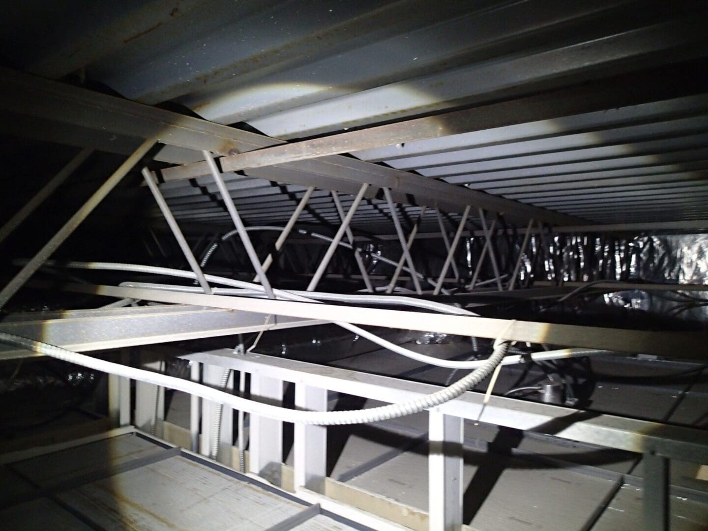 A view of some metal beams in the ceiling.